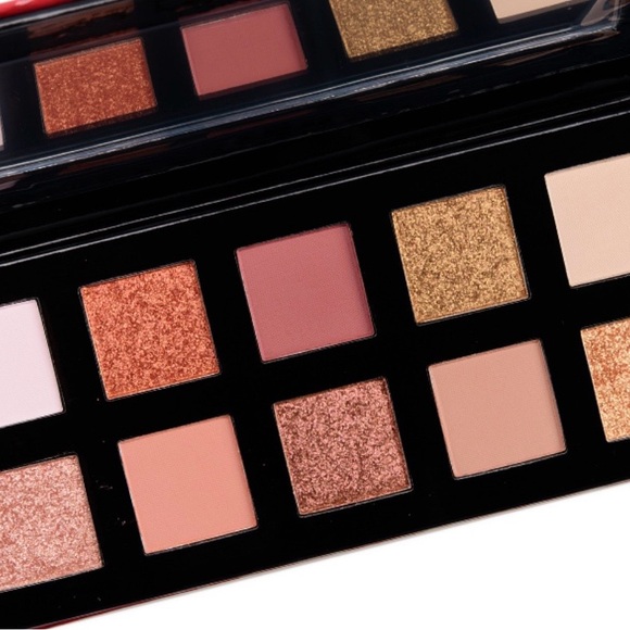 MAC x Rosalía ~ ‘AUIE CUTURE STARRING ROSALÍA’ Eyeshadow Palette ~ RARE HTF NIB - Picture 16 of 16